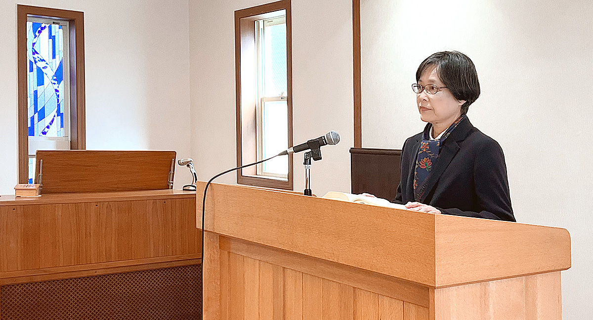 鈴蘭台教会 牧師の礼拝風景